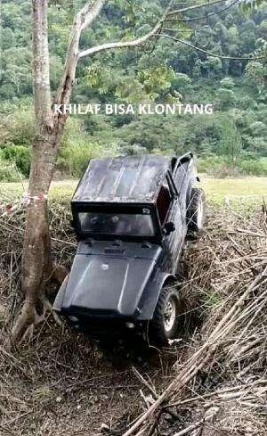 Turunan curam, khilaf bisa klontang. 😱
#jimnyjangkrik
#lj80
#MyFirstVideoOnHot+ 
#RCTIPlus 