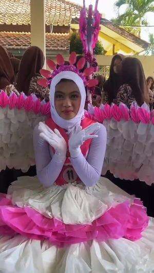 FASHION SHOW GAUN DARI PELASTIK - AYO FOLLOW AKUN INI DSN LIKE POSTINGANNYA YA....



 #RCTIPlus  #HOTrctiplus  #RCTIoke  #rctiofficial  #Ho