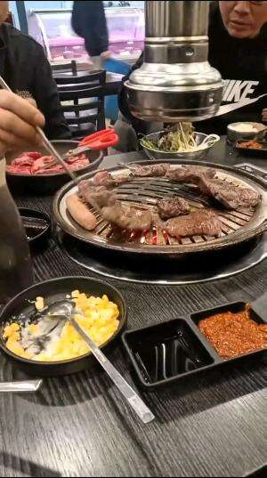 Kulineran musim Dingin Bareng temen kerja✨️| seru banget makan besar? #RCTIPlus #creatorrctiplus #makan #kuliner #vlogjalanjalan #food #food