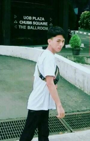 IDOL_XII ivan 20tahun,  asal kota bekasi,  mau bawain lagu Nya "jiskutik-setia" trimakasih.