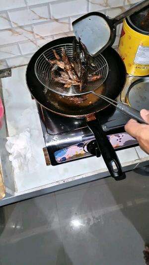 Masak Sambelan Darurat Malam Hari Ala Dapur Abal-abal😊👍 Part 1 #RCTIPlus #HOTrctiplus #creatorrctiplus #masak #cooking #cookingvideo #masaka