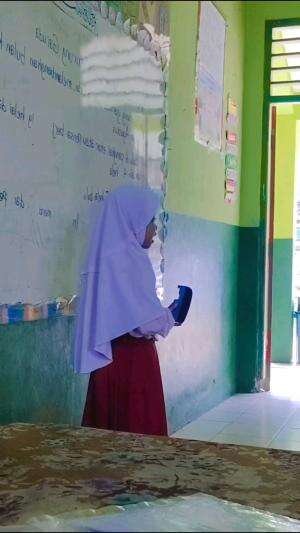 Memang ya usia anak SD itu suka meniru dan pemerhati, ini mereka lagi main guru guruan dan murid katanya hhi ❤

 #HOTrctiplus  #fypシ゚viral  