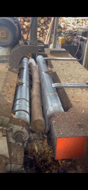 Ini adalah mesin yang sangat praktis  di dunia pertukangan kayu.