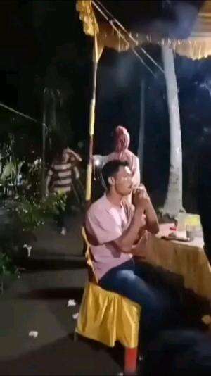 HANTU LATAH

#videolucu #videokocak #videohalu #videojenaka #videomeme #videongakak