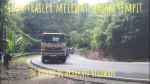 Truk trailer melewati jalan sempit di bantu relawan
#truktrailer #trukkontainer #trukmuatan 