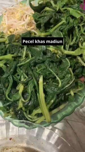 nasi pecel khas madiun
#HOTrctiplus #shortplus #masak #seenakitu