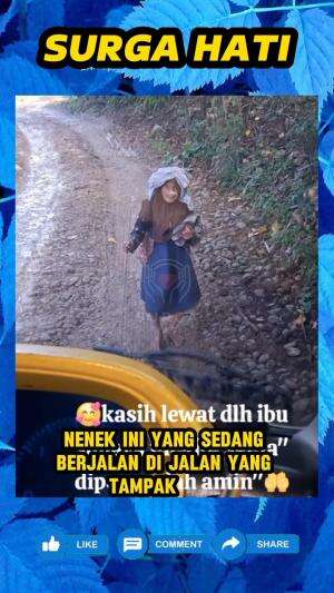 Sopir truk ini rela berhenti sejenak, untuk biarkan nenek ini jalan duluan melewati truknya.