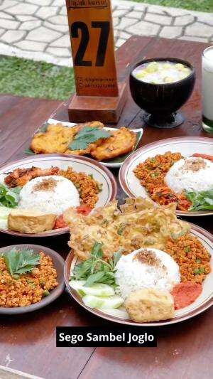 Sego Sambel Joglo #kuliner #wisatakuliner #sego kaliren, tengah wengi weteng mu luwe mrene ae lur... ben weteng mu dibanting karo sego ne ma