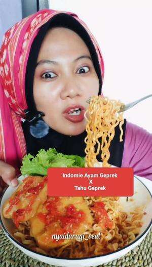 Ayamnya Belom nangkep, adanya ayam tetangga ??
#makanpedas #mukbang #indomieayamgeprek #nyaidarugi_real 
