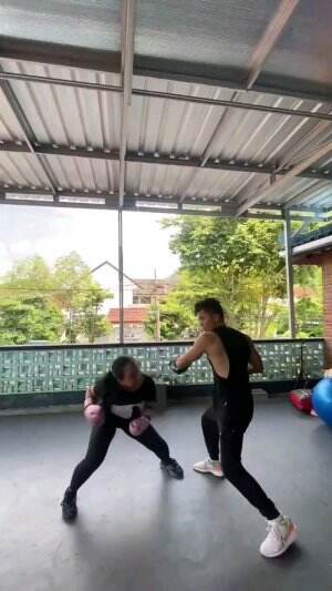 jika kalian banyak fikiran coba pakai cara ini untuk melepas stres, di jamin stres hilang + sehat di dapat
.
.
.
.
 #boxing #boxinggirl #kic