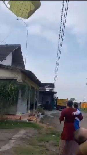 Mendarat tepat..... di Dapur rumah mertua.