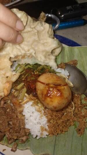 Makan Nasi Kuning