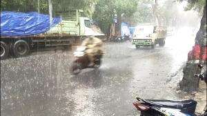 Menerjang Badai Hujan Deras 