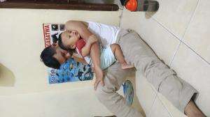 Ternyata yang dibilang mamakku dulu,
Itu juga yang aku ucapkan ke anak²ku kalo mereka lagi kurang sehat.
Karna posisi kita serba salah kalo 