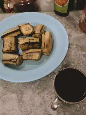 Kopi pahit dan Pisang Rebus itu kenikmatan bagi kepala rumah tangga #Pisang #Kopi #KopiPahit #Nikmat #Kehidupan 