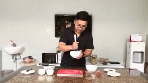 P2_BIKIN SARAPAN SECEPAT KILAT TAPI NGENYANGIN ?!🧐 [Strawberry Overnight Oat] by Dhani Asher | Yuk di coba! #onlineauditionmci9