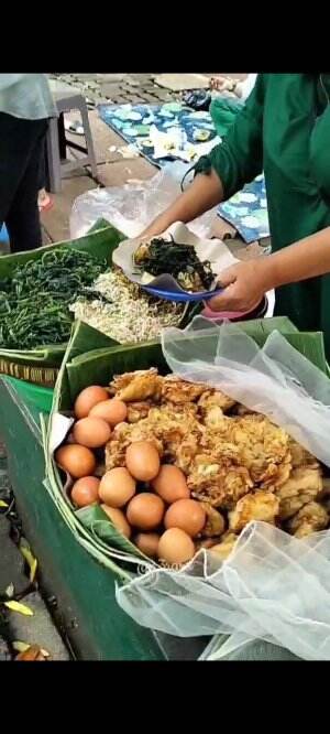 mampir ke pecel ragunan 

 #ragunan
#pecelsayur 
#rcti+ 
#HOTrctiplus 