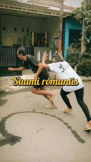 SUAMI ROMANTIS

#videolucu #videokocak #videohalu #videojenaka #videomeme #videongakak