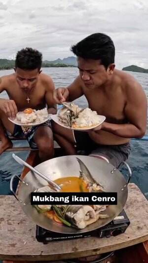 Mukbang Ikan Cenro #Mukbang  #MASAKIKANTONGKOLDENGANBUMBUCABEMERAH  #cenro 