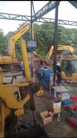 SI UK NGURUSIN ALAT TERENDAM
 #alatterendm
 #excatertimbuntanah
 #excavatorditanahgambut