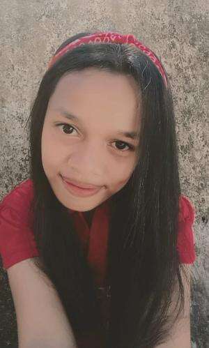 IDOL_XIII Nama: Leana letesia ubwarin( Tesya) Umur: 23thn Kota: Ambon Maluku Pekerjaan: Tidak bekerja Judul lagu: Lyodra ginting Tak diangga