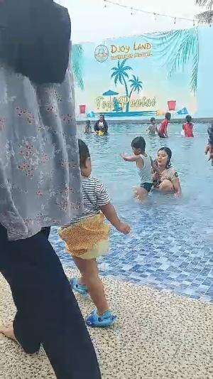 Rekreasi taman hiburan bersama teman, nyenengin anak anak.