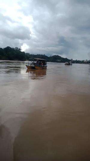 AWAS TONGKANG VS SPEEDBOAT
 #penyebrangan
 #spedboat
