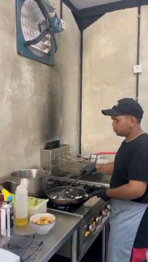 Salam kenal semua nya saya Afrizal irhamdi atau biasa disapa Aprii kali ini saya membuat suatu makanan yaitu tahu cabe garam. semoga lolos!