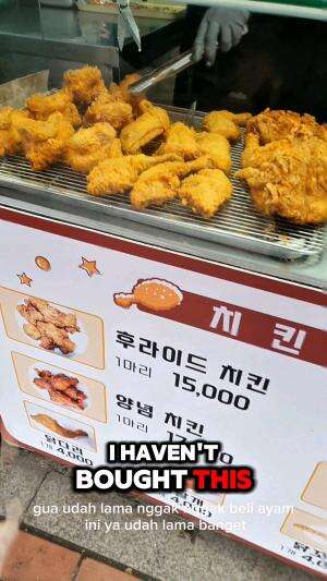 Pulang Kerja Jalan-jalan Sambil Beli Ayam goreng pinggir jalan Vibesnya bener2 Beda? #RCTIPlus #shortplus #creatorrctiplus #kuliner #jalanja