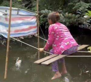 Bayangin kalo tengah malam kebelet wkkw
#ngakakdagel #ngakak #diulang-ulang masih tetep ngakak #Emak Emak Kocak #Tingkag Emak - Emak Kocak #