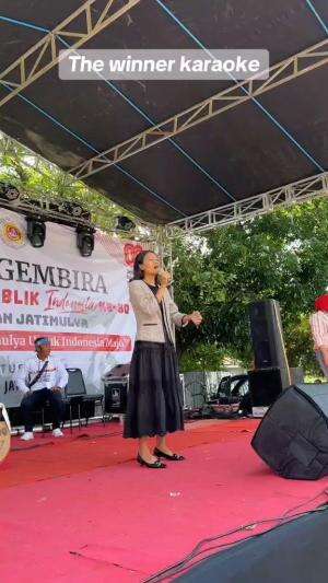 Layak emang jadi juara lomba karaoke sih kakak yang satu ini! #karaoke #lombanyanyi #merdeka