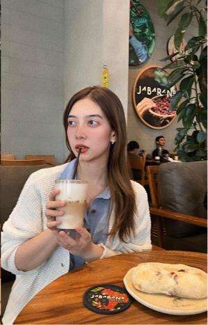 IDOL XIII AYUNDA REZKYA FEBIOLA 25 TAHUN BANDUNG ROSSA TERLALU CINTA