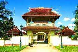 halaman Istana Alwatzikhoebillah Kesultanan Sambas
#budayaIndonesia #kerajaantertua #shortplus 