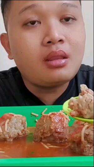 Ini Baksonya Emang bikin Nagih‼️Behh Bakso Kasar Doa ibu loh Bikin halusinasi ajah.🤤.#RCTIPlus #shortplus #makan #mukbang #kuliner #bakso