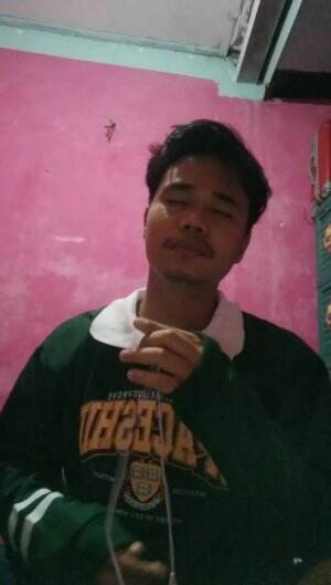 hai, perkenalkan nama saya Alfandi Erlangga, Ig :@alfandierlangga, besar harapan saya bisa jadi bagian dari Show Me Your Voice 2