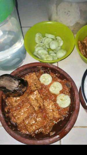 Sambel Tempe Lalapan Timun Ala Anak Kos? | Cooking video | Kuliner✨️#RCTIPlus #shortplus #creatorrctiplus #cookingvideo #masak #anakkost #ku