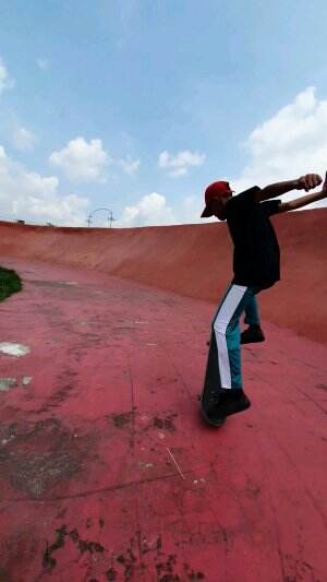 TAMAN BRANTAS KEDIRI x SKATE BOARD x BREAKING