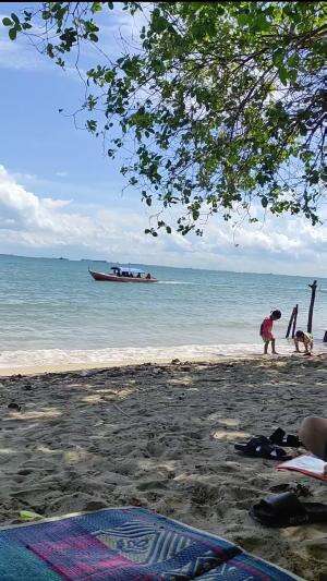 Pasir Lembut, Ombak Tenang: Surga Liburan Pantai 
Jejak Kaki di Pasir, Kenangan di Hati: Liburan Pantai yang Bermakna
#LiburanPantai
#Pantai