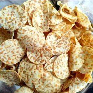 membuat keripik tempe,,, 