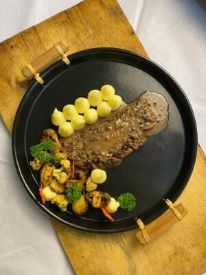 Black Pepper Beef Steak with Black Pepper Sauce