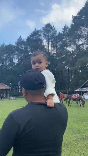 Menikmati pemandangan bersama abah #habibhaidaralkhered  #NooraKhadijahAlKhered  #RCTIPlus  #contentcreatorpemula  #masyaallahtabarakkallah 