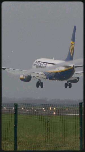 LANDING LIKE A PRO! Smooth Touchdowns Caught on Camera! #shorts #airplane