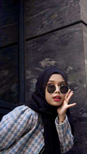 IDOL_XIII DEVINA SYIFA YASMIN 22 TAHUN JAKARTA W.H.U.T DAN SET FIRE TO THE RAIN 