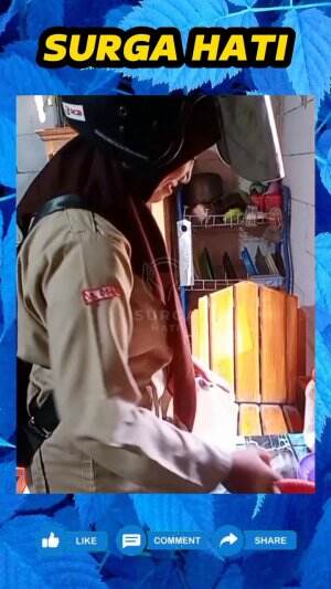 Bapak ini dibuat bangga, saat putrinya tidak gengsi jual jajanan di sekolah demi bisa menabung.