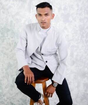 nama: hari suparman/cak harry, asal: pacitan Jawa Timur, umur: 25th Lagu : terhanyut dalam kemesraan, IG : cak harry Official  