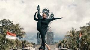 IGT2022 DWI JUSNA DAN HELSA SIREGAR ACROBATIC BALI