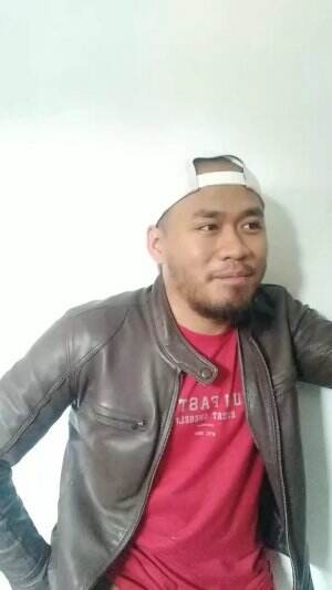 Gatau dah, 😅. antara romantis ama ngakak ga jauh beda. 😂