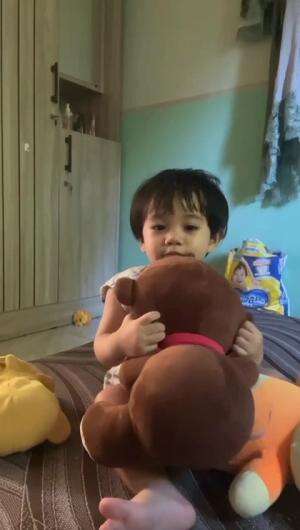 nggak tau ngomong apa dia ,hehehe
 #bayilucu  #trending 