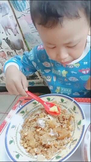 paling seneng liat bocil lahap makan . 
liatin aja dh bikin kenyang 🤭🤭

 #sarapanpagi  #bayimakanlahap  #nasigoreng  #HOTrctiplus  #HomeOfTa