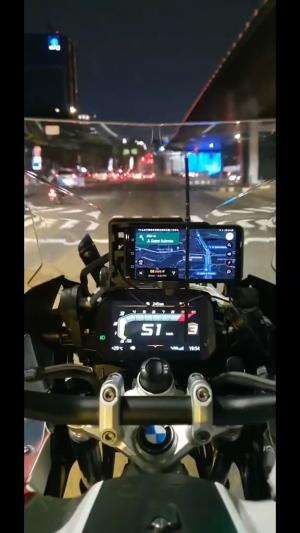 gas trus gas trus gak usah liat spion